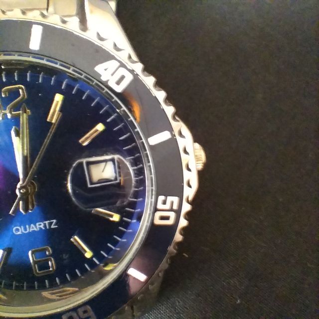 Relógio de pulso quartz azul e dourado