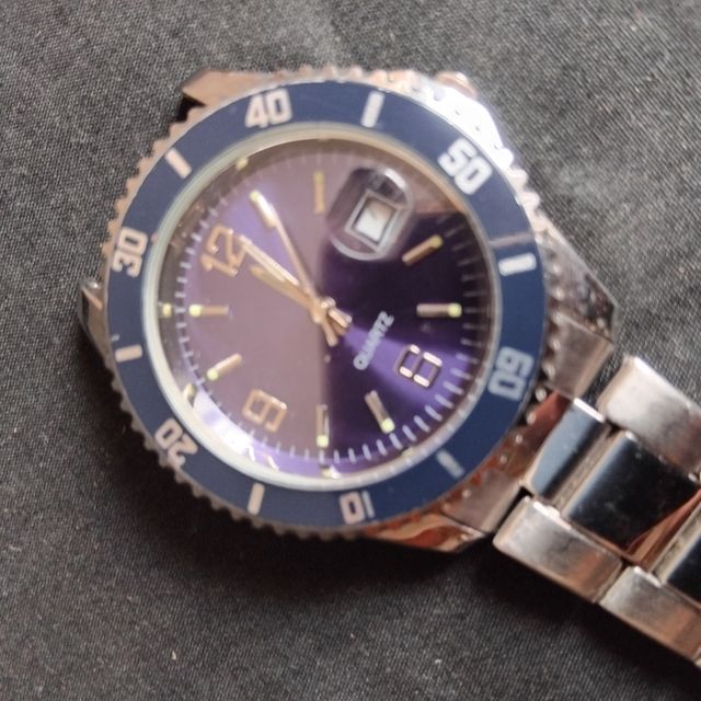 Relógio de pulso quartz azul e dourado