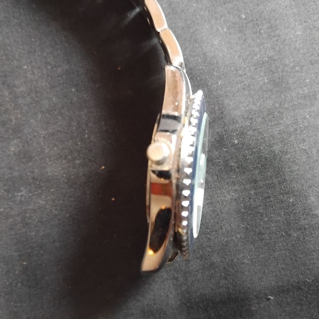 Relógio de pulso quartz azul e dourado