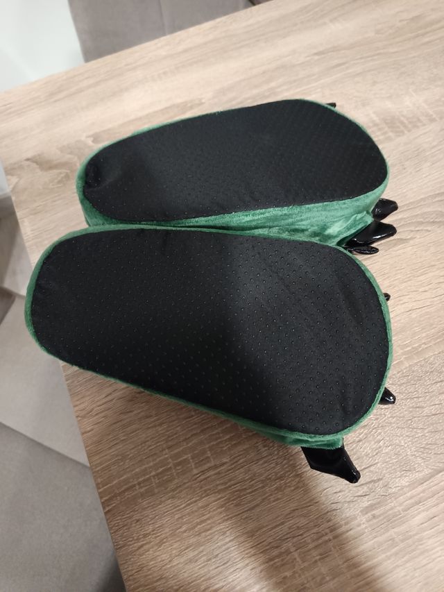 Zapatillas de monstruo verdes