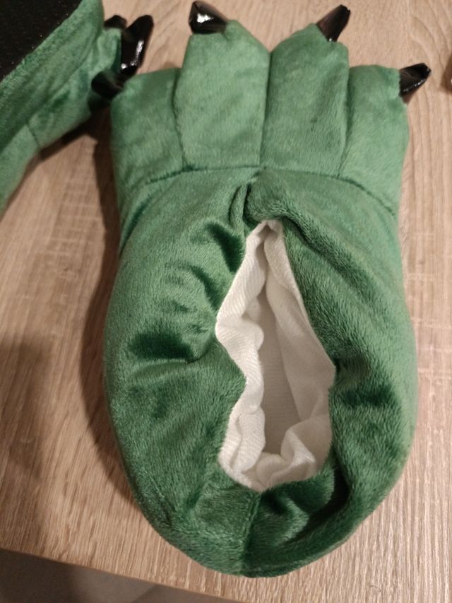 Zapatillas de monstruo verdes