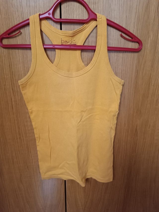 Camiseta amarilla básica