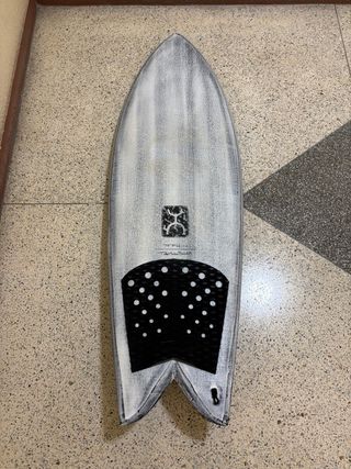  Firewire Too Fish volcanic 5’4 funda e invento