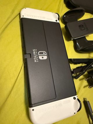 Nintendo Switch OLED Blanca y Negra