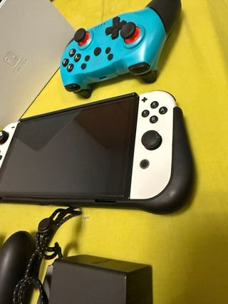Nintendo Switch OLED Blanca y Negra