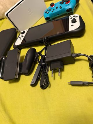 Nintendo Switch OLED Blanca y Negra