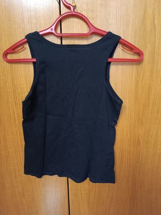 Camiseta negra con estampado