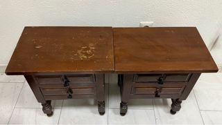 DOS Mesitas de noche de madera