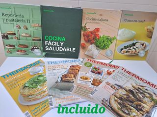Thermomix TM5 con accesorios y libros