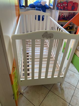 Lettino bianco per bimbi 