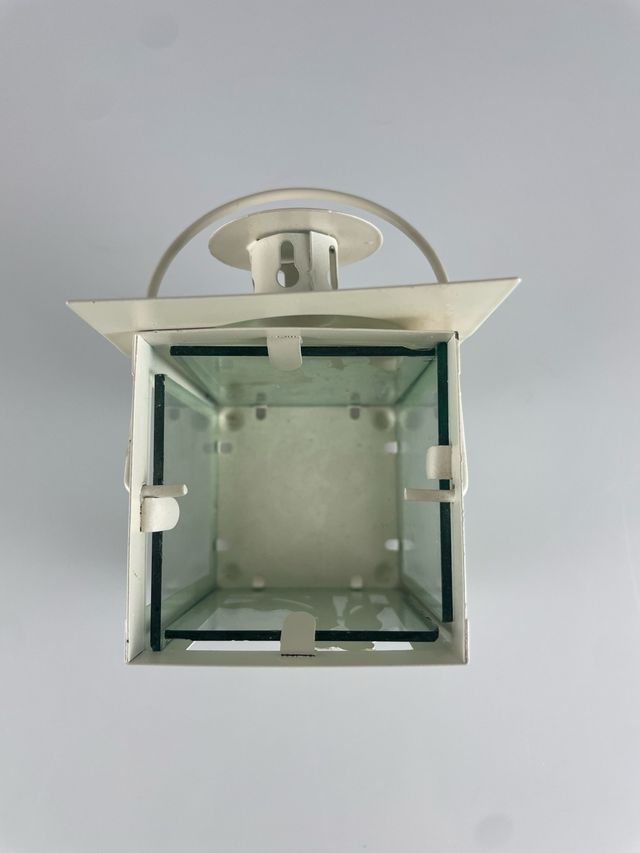 Lanterna bianca con coppia stilizzata