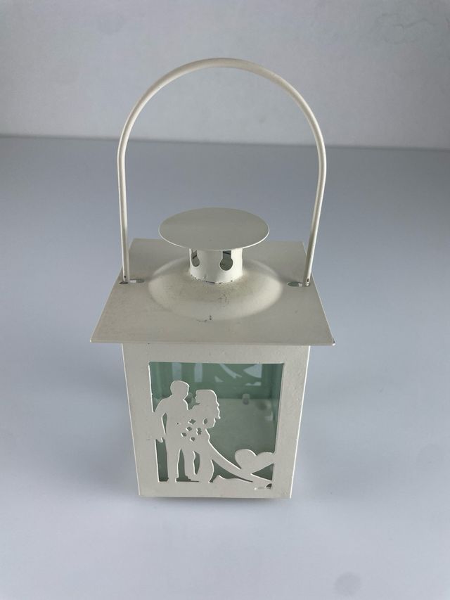 Lanterna bianca con coppia stilizzata