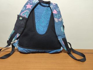 Mochila juvenil con múltiples bolsillos 