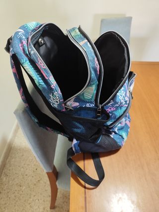 Mochila juvenil con múltiples bolsillos 