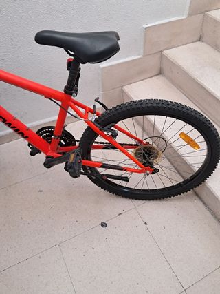 Bicicleta mediana roja