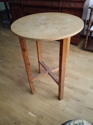 Mesa auxiliar redonda de madera