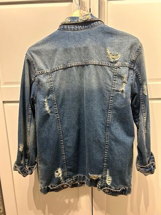 Cazadora vaquera Pull&Bear desgastada