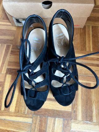 Zeppe con lacci nere