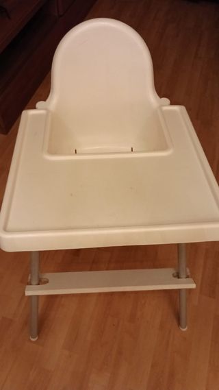 Trona Ikea patas grises y 2 bandejas