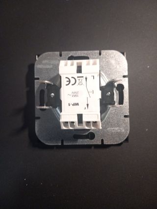 Interruptor de luz negro