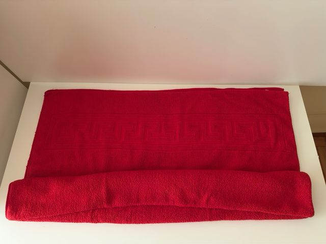 Toalla de ducha roja