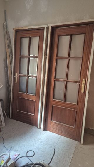 2 Puertas de Madera con Cristal