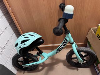Bicicleta sin pedales Sawyer con Casco y accesorio