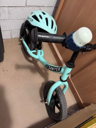 Bicicleta sin pedales Sawyer con Casco y accesorio