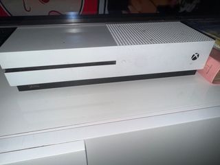 Xbox One S in bianco