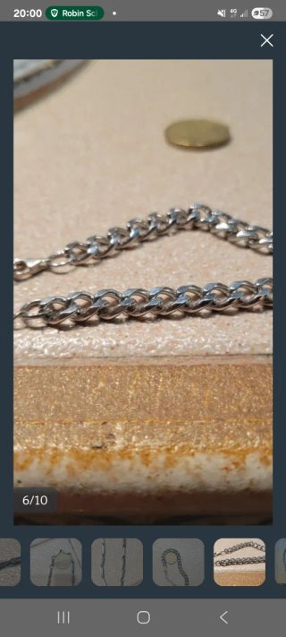 2 collares y 2 pulseras.
