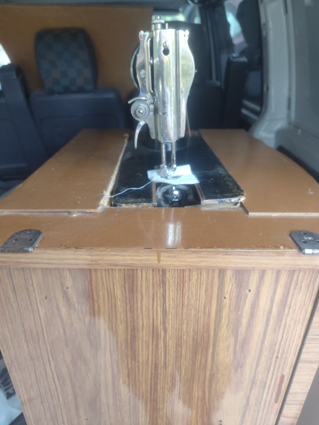 Máquina de coser Alfa antigua