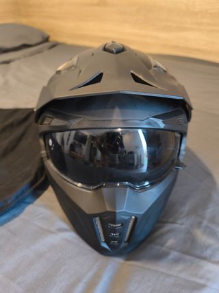 Casco de moto negro