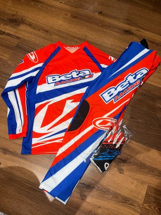 Conjunto trial Beta Racing talla 12