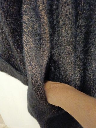 Abrigo de lana marrón y negro 