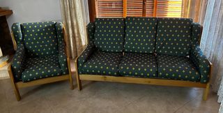 Sofá y 2 sillones verdes con estampado