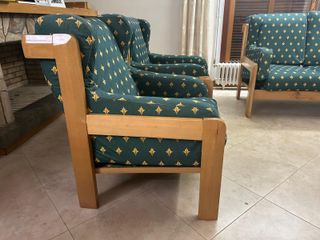 Sofá y 2 sillones verdes con estampado