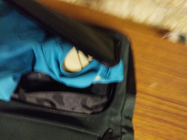 Neceser de viaje verde y azul