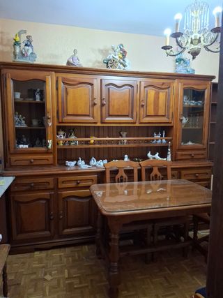Mueble de salón y mesa de pino mazizo