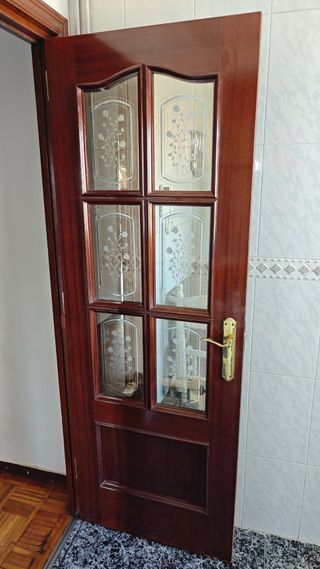 Puerta de interior madera con cristales
