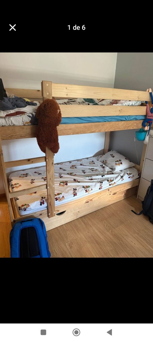 Beliche de madeira com 2 colchões