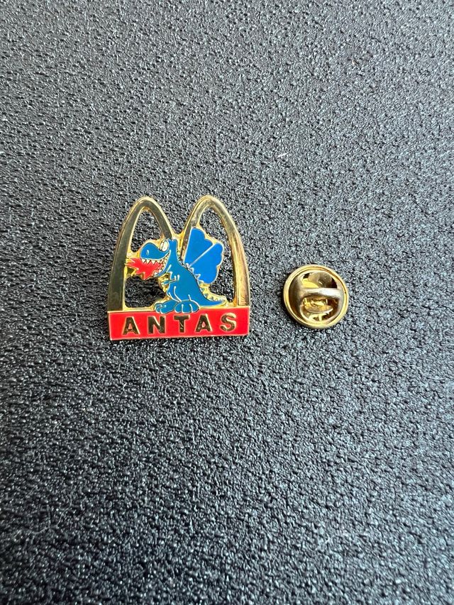 Pin Antas Dragão Azul McDonald's