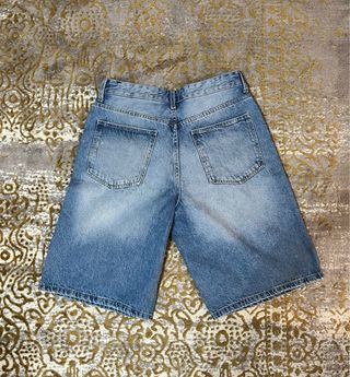 Bermuda Bershka Azul y Zara Beige