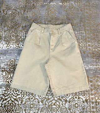 Bermuda Bershka Azul y Zara Beige
