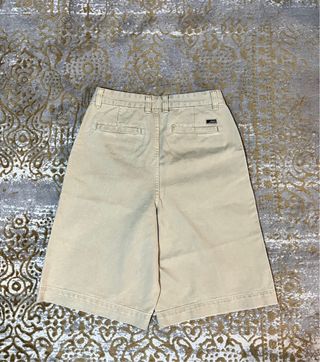 Bermuda Bershka Azul y Zara Beige