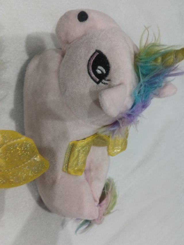 Zapatillas Unicornio con Alas Doradas