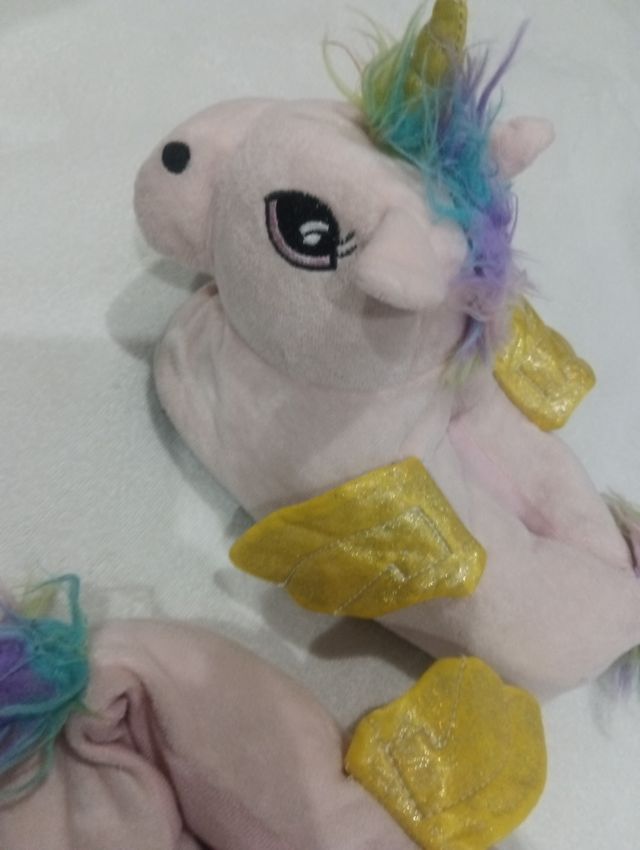 Zapatillas Unicornio con Alas Doradas