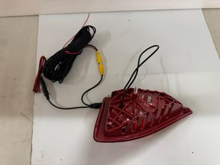 Tercera Luz de Freno con Cámara y Cableado