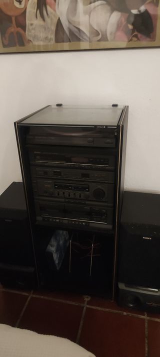 Equipo de música Hitachi con tocadiscos