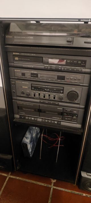 Equipo de música Hitachi con tocadiscos