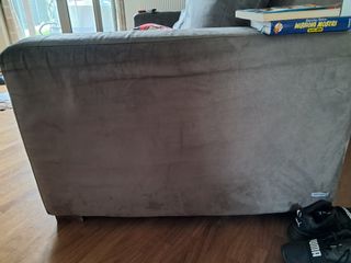 Divano 3 posti grigio + poggiapiedi